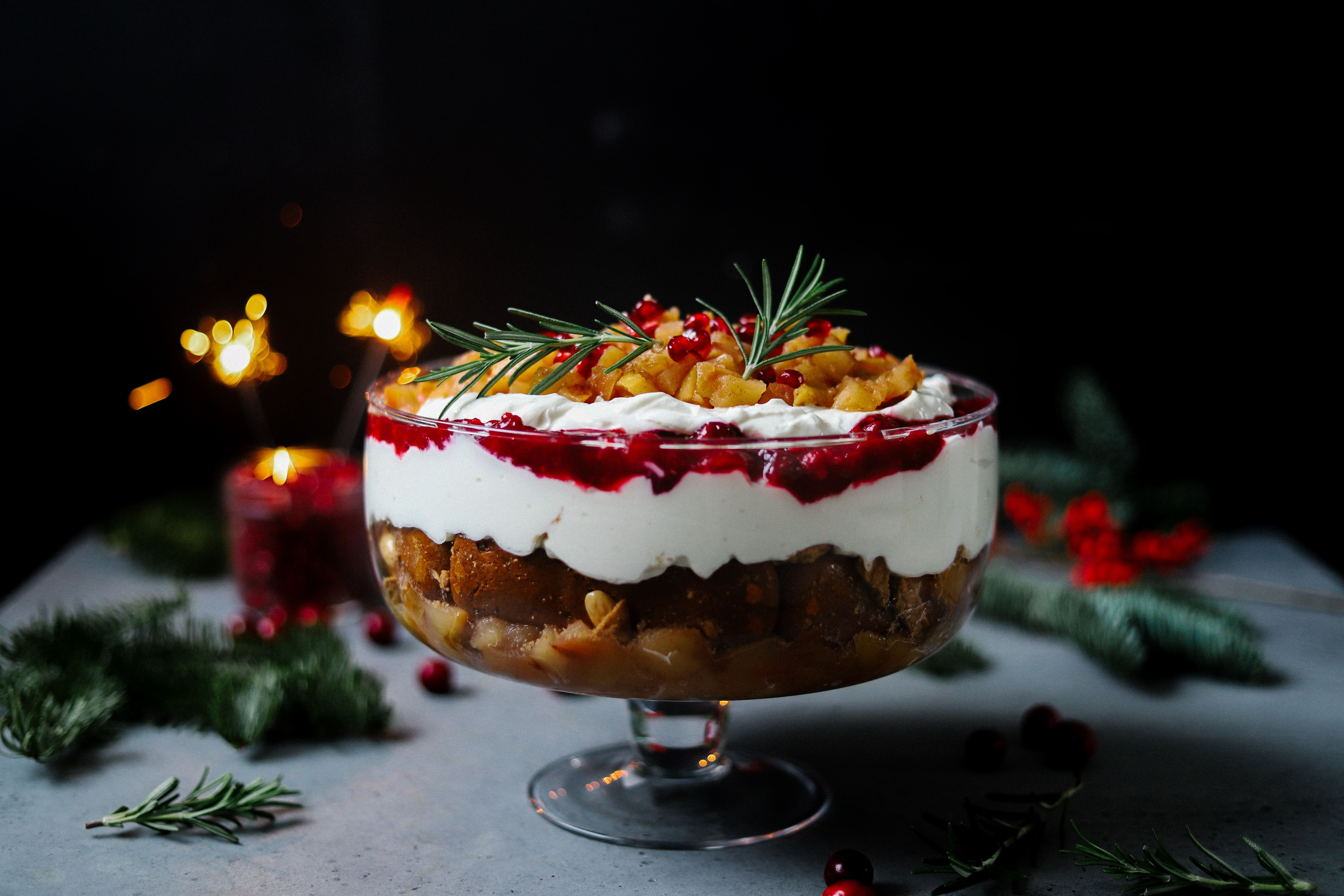 Weihnachtsmenü Dessert vegan: Apfel-Cranberry-Trifle mit Lebkuchen